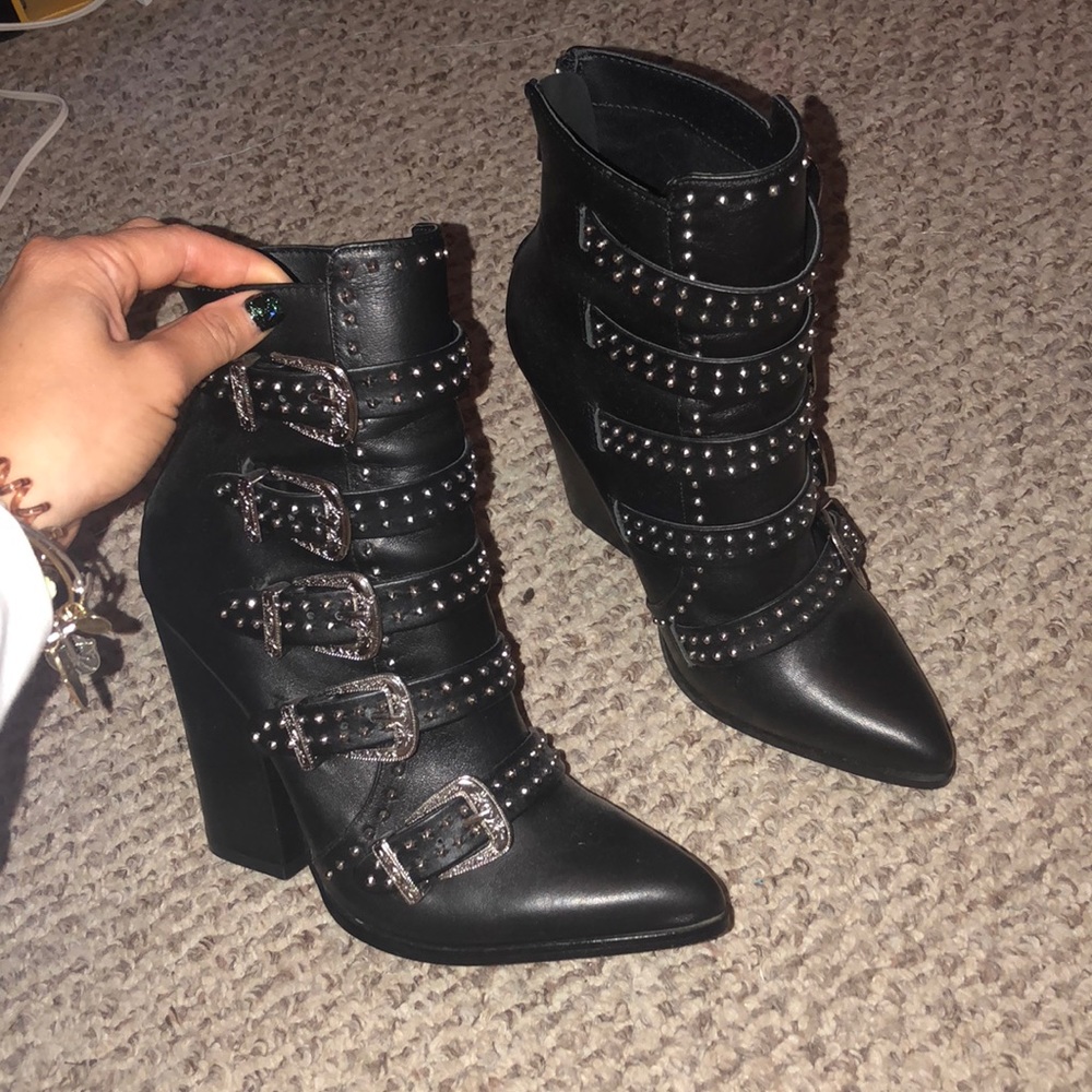 Steve Madden biker boats
